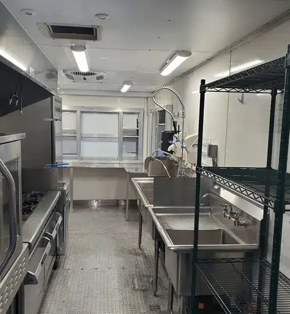 24-ft-Mobile-kitchen-4.webp